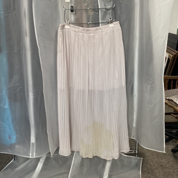 Pleated chiffon skirt - Picture 3 of 3